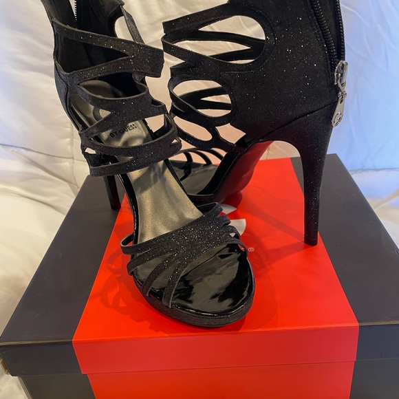 Guess Girlie strapy heels 4.5” black with silver glitter heel zipper. - Picture 4 of 8